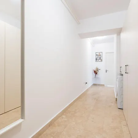 Apartment Skyline - Premium 1br In Timpuri Noi Bucharest